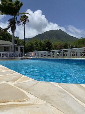 Udendørs pool