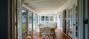 The Captain's House 3 Bed Villa with pool, gardens, peak & ocean views