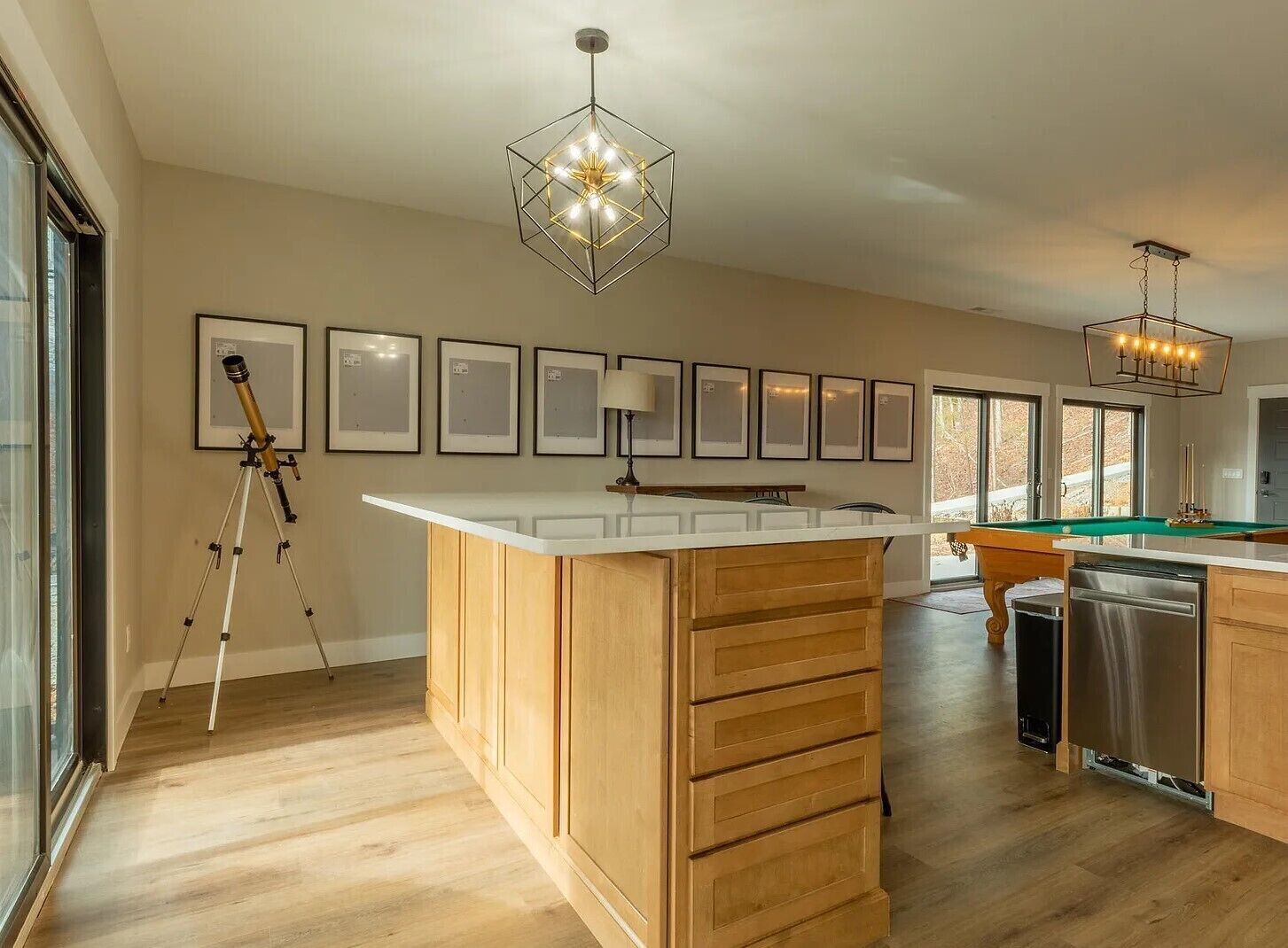 Twin Peak-Brand new 6 BR/5BA Sleeps15 located above Twin Cove Marina Norris Lake