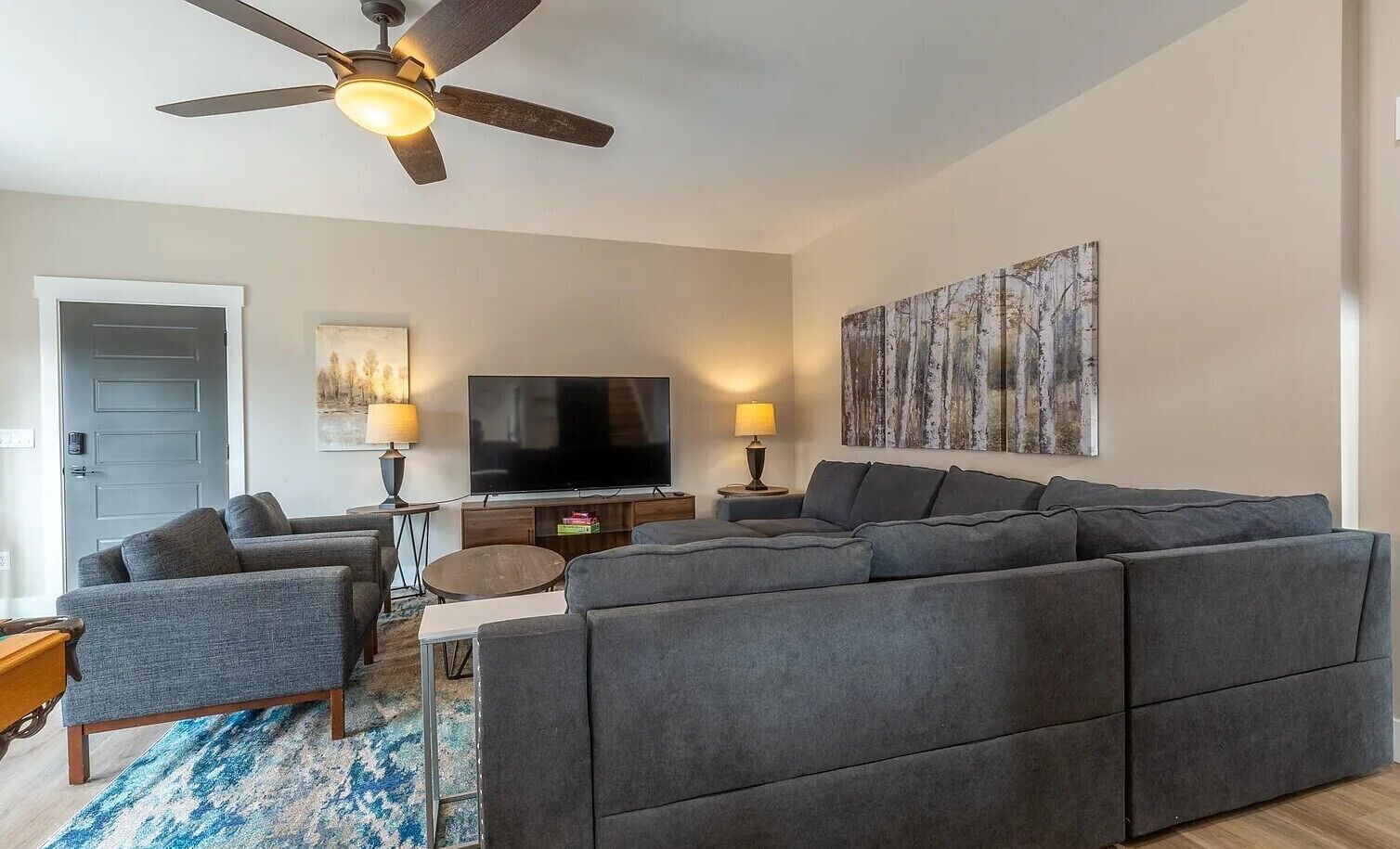 Twin Peak-Brand new 6 BR/5BA Sleeps15 located above Twin Cove Marina Norris Lake