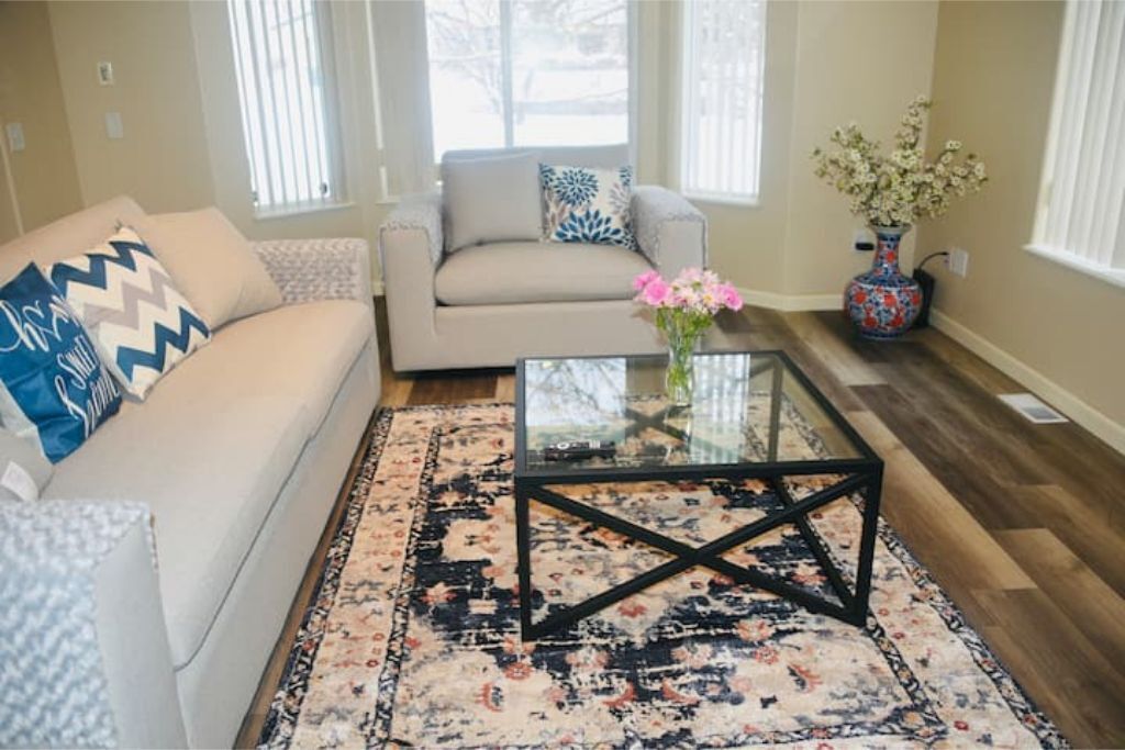 New - Cozy Ranch House with Hot Tub, 3 bdrms and 2 baths