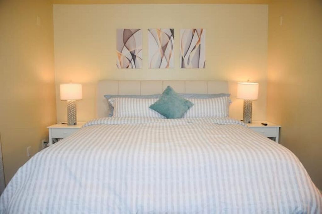 New - Cozy Ranch House with Hot Tub, 3 bdrms and 2 baths