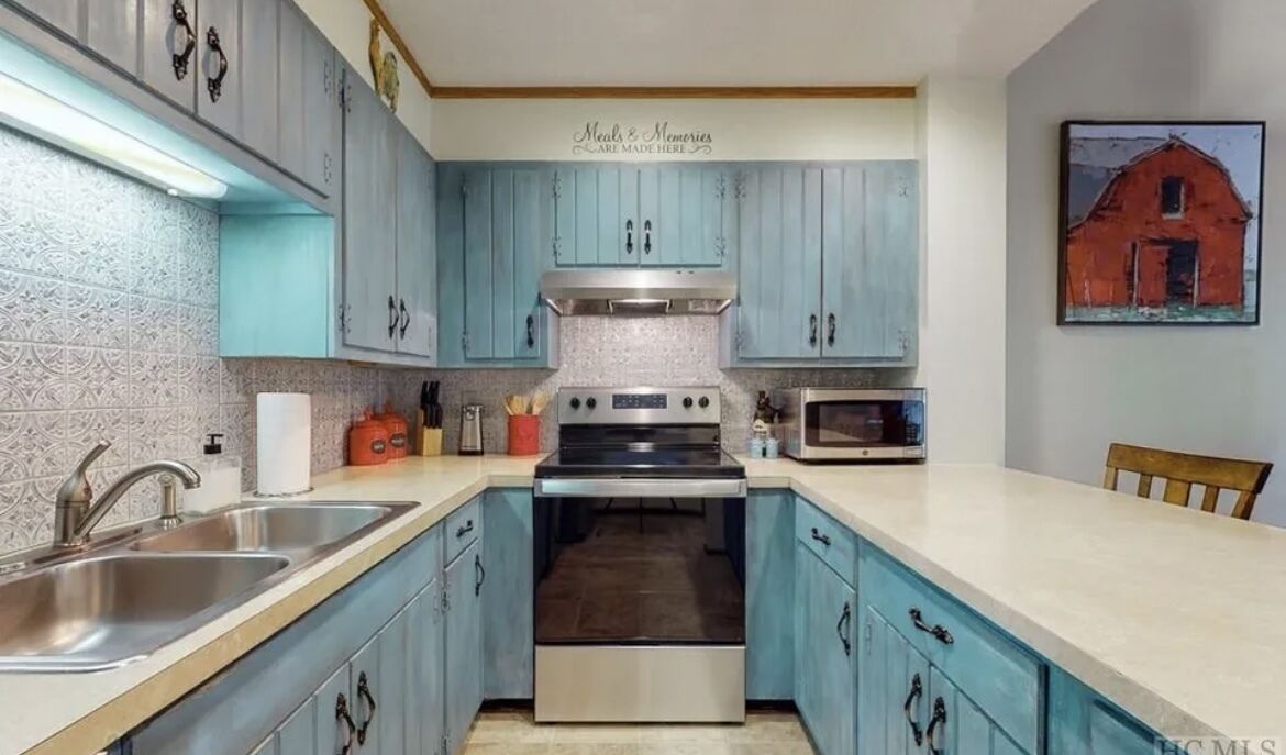 Cozy Sapphire Townhome <br>