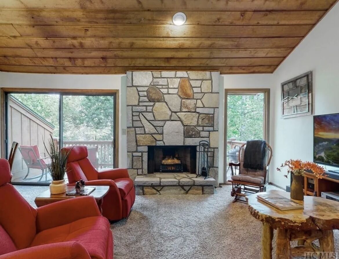 Cozy Sapphire Townhome <br>