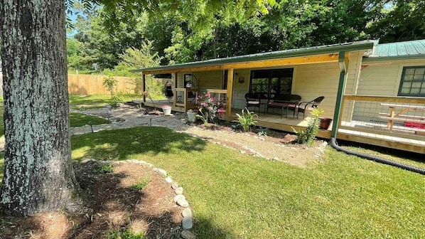 Terrace/patio - Mountain View Near Asheville | Extended Stay (Fletcher)