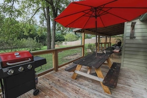 Outdoor dining - Mountain View Near Asheville | Extended Stay (Fletcher)