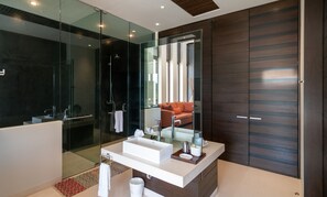 Hair dryer, towels, soap, shampoo - Lake Villa In El Tigre Golf Club Near The Beach (Las Jarretaderas)