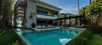 Lake Villa In El Tigre Golf Club Near The Beach