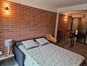 1 bedroom, iron/ironing board, travel crib, free WiFi - Guyana's brick studio (Remire-Montjoly)