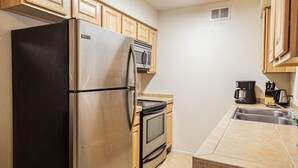 茶具/咖啡用具、冰箱、微波炉、烤箱