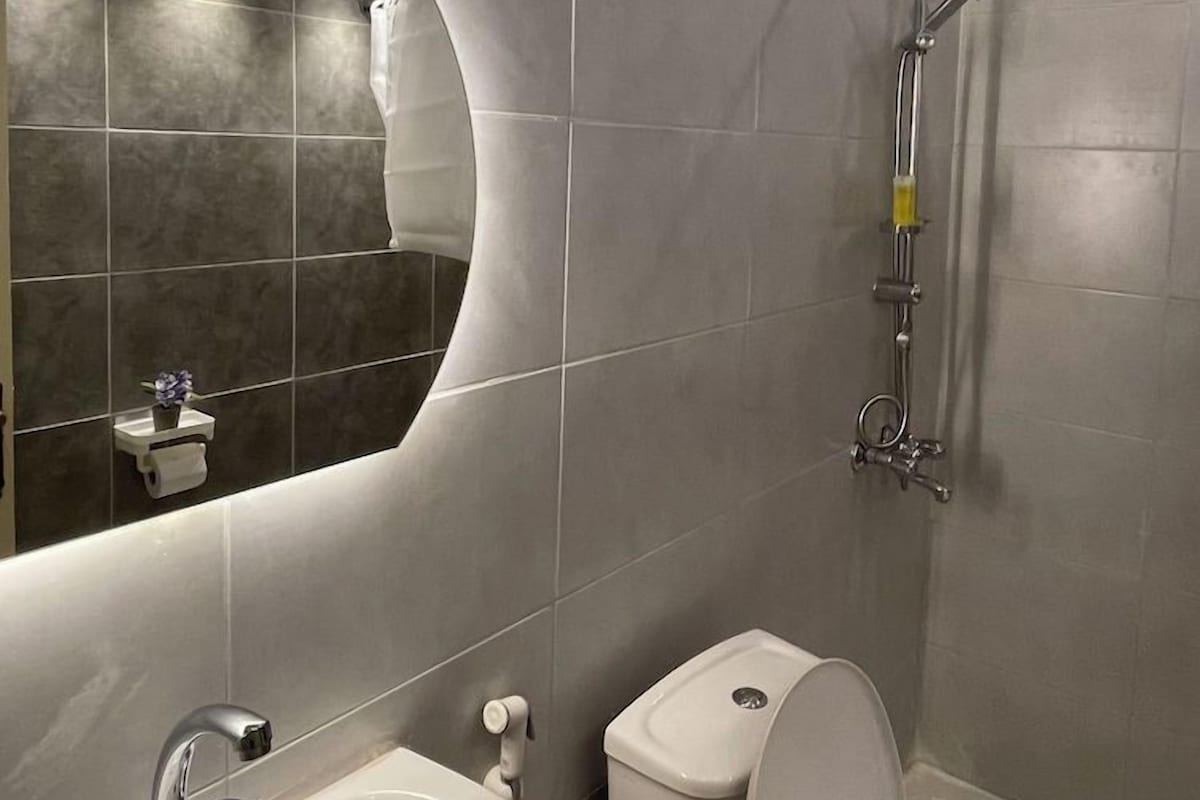 Bathroom | Rainfall showerhead, hair dryer (on request), bidet, towels