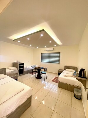 Kamar Quadruple Ekonomi | Seprai katun Mesir, seprai premium, selimut bulu angsa, dan busa memori