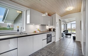 Køleskab, ovn, kogeplade, opvaskemaskine