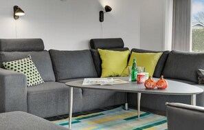 Smart-tv, pejs, dvd-afspiller, stereoanlæg