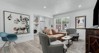 Audrey: Walk to A&M/King Beds