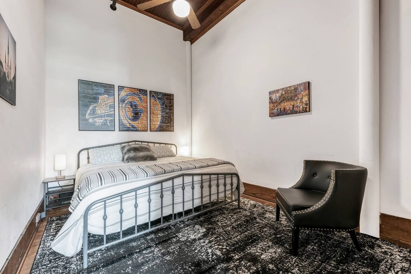 Satchmo: Dwntwn Bryan-Main Street, 2nd floor, King Beds