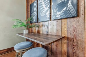 Interior - Satchmo: Dwntwn Bryan-Main Street, 2nd floor, King Beds (Bryan)