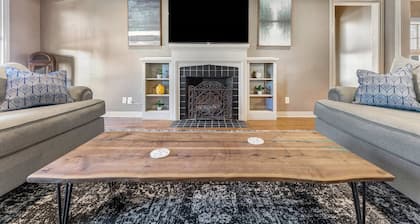 The Nook: 1st Floor, Near A&M, Comfy King Beds