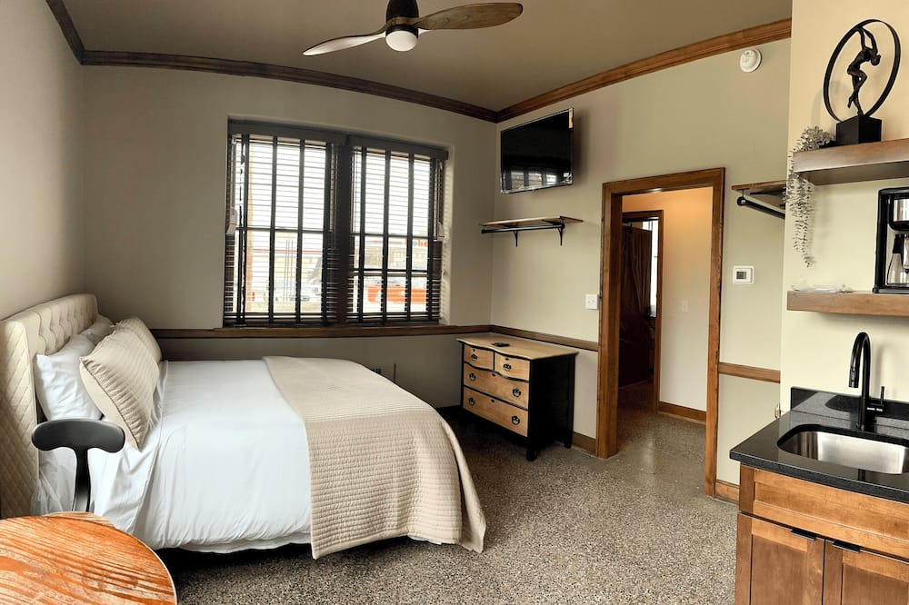 The Lodge- Lombardi Suite