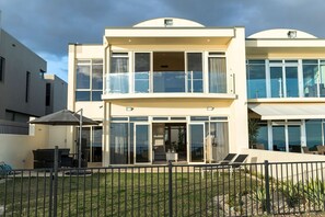 Exterior - Beach Bliss - Ocean Views / Private Beach Access (Tennyson)