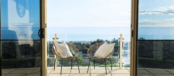 Beach Bliss - Ocean Views / Private Beach Access