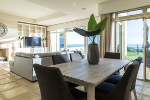 Dining - Beach Bliss - Ocean Views / Private Beach Access (Tennyson)