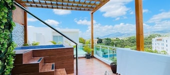 Luxury .penthouse .private jacuzzi .swimming pool, gazebo Wi-Fi. Santiago