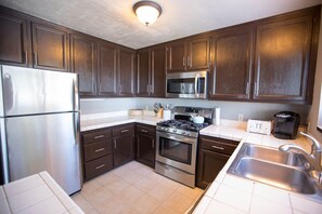 Private kitchen - Hurricane Bay View - Lakeview - Dog OK - BUOY! (Tahoe City)