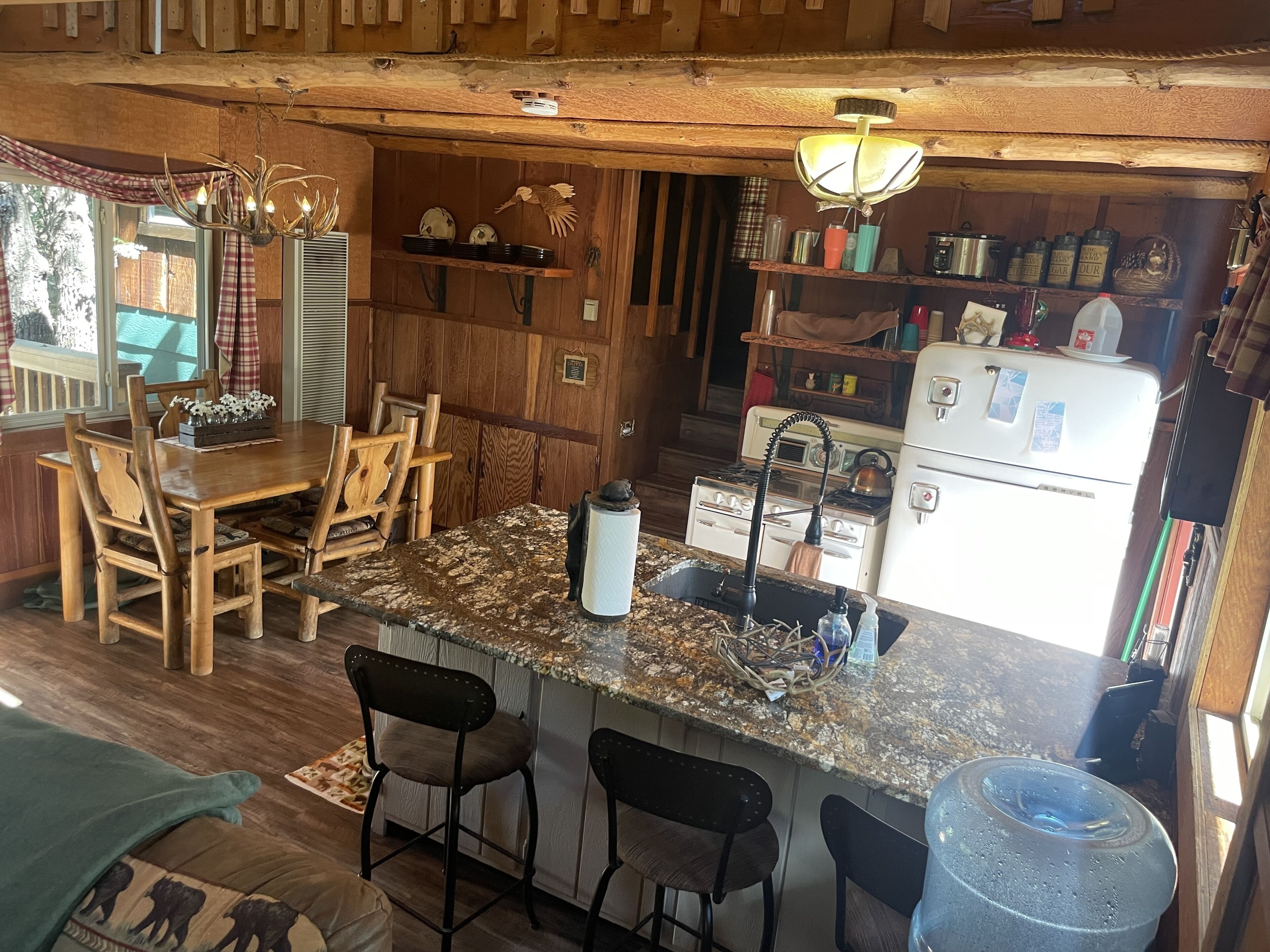 Secluded Cozy Cabin in the Trees