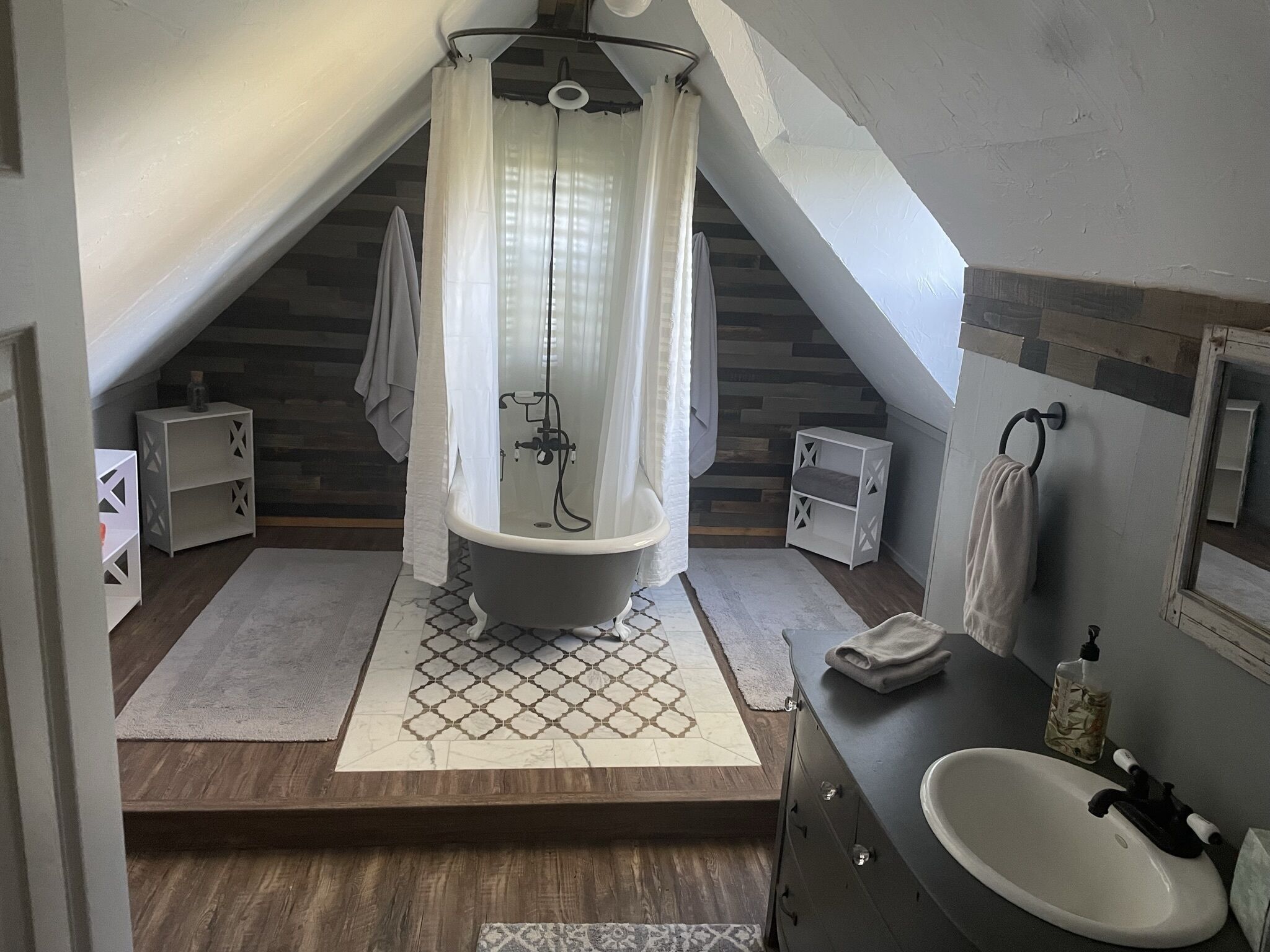 Secluded Cozy Cabin in the Trees