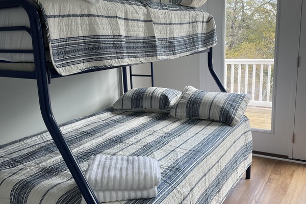 3 bedrooms, desk, travel crib, free WiFi