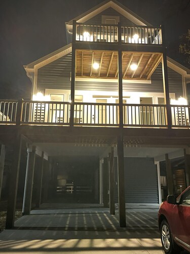 Modern home short walk to the beach! Free Bikes! Outdoor hammock, grill&firepit!