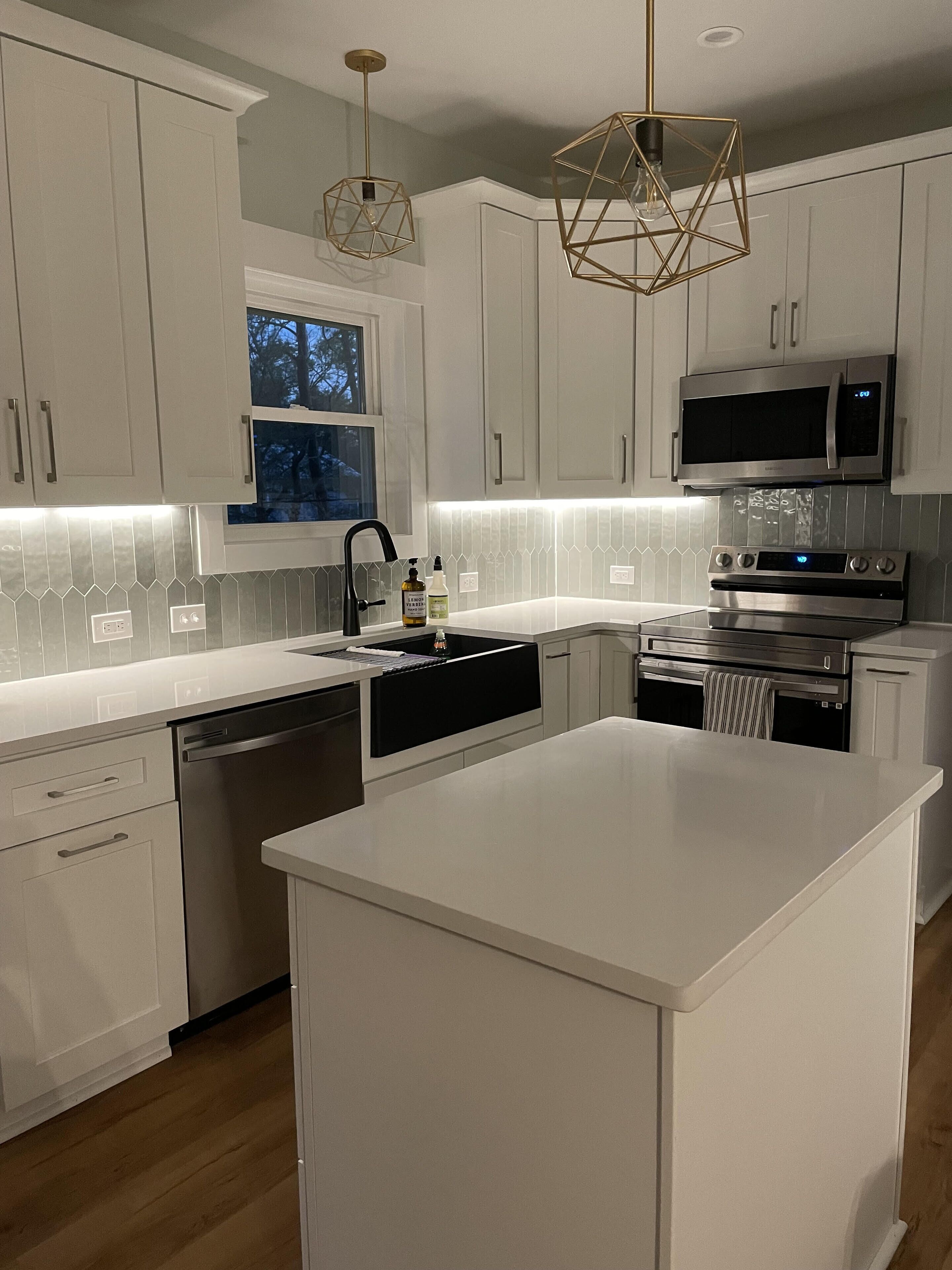 New construction at OKI Just minutes from the beach. Sleeps 8!