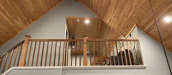 Hideout home  nestled in the middle of 10 acres. 10 Minutes from Torch Lake!!!