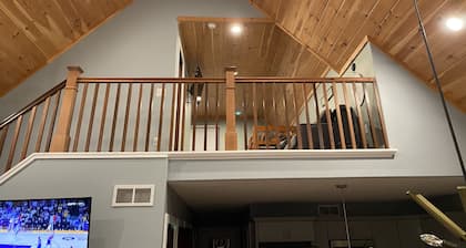 Hideout home nestled in the middle of 10 acres. 10 Minutes from Torch Lake!!!