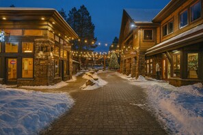 Exterior - Alpine Lodge Sunriver, 5 BR Luxe, SHARC, Hot Tub, King Suites, EV, Ft Rock Park (Sunriver)