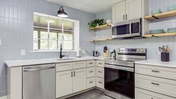 Refrigerador, microondas, horno, placa de cocina