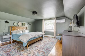 4 bedrooms, iron/ironing board, free WiFi, bed sheets