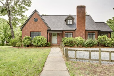 Deacon Stays: The Polo - Walking Distance to Wake Forest University