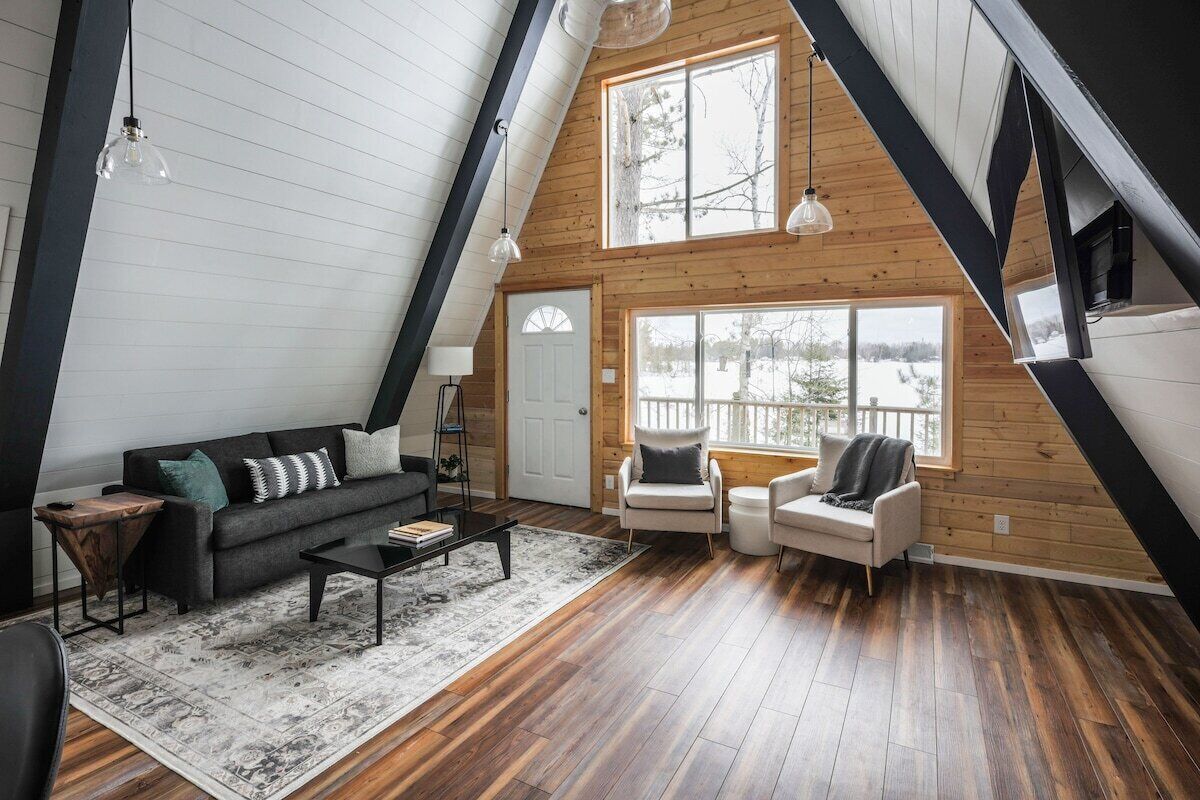 Lakeside 3bdr Retreat w/ Hot Tub