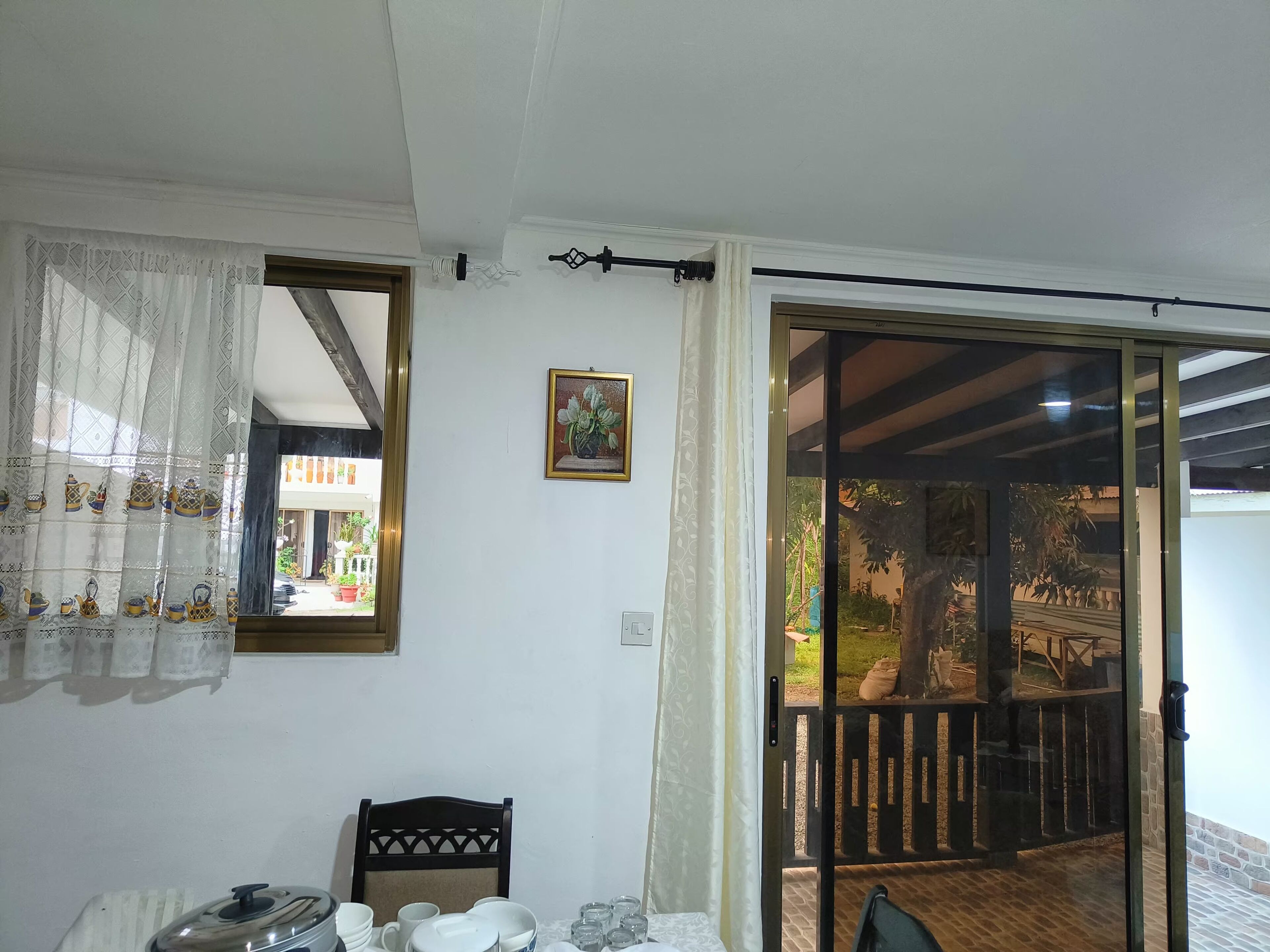 Business-Apartment | Wohnbereich | 43-Zoll-Smart-TV mit Digitalempfang, Fernseher, Netflix