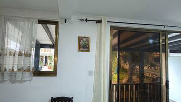 Business Apartment | Living area | 43-inch Smart TV with digital channels, TV, Netflix