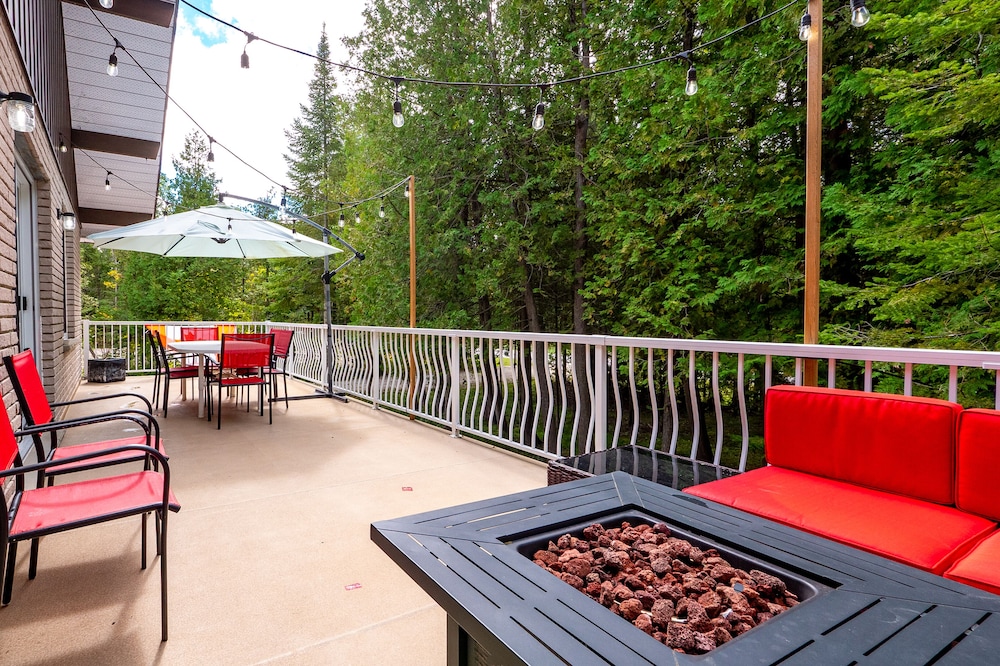 Wind Swept Pines
Newly renovated, close to water 3 bedroom cottage