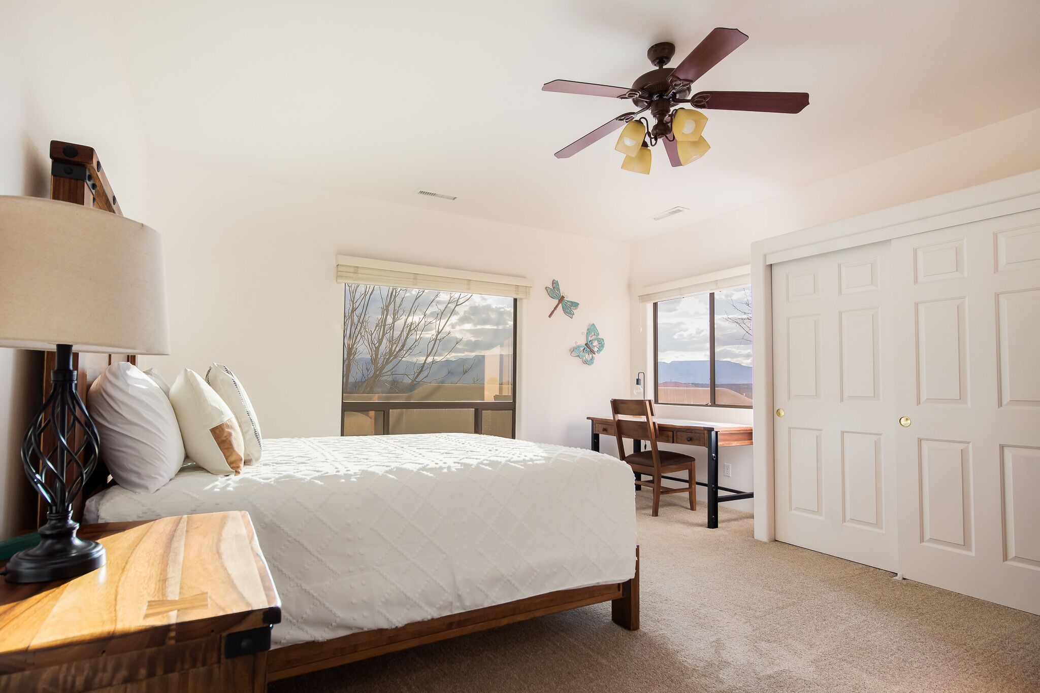 Hot Tub! 2 acre oasis near Sedona and Page Springs Wineries. Mountain View! 