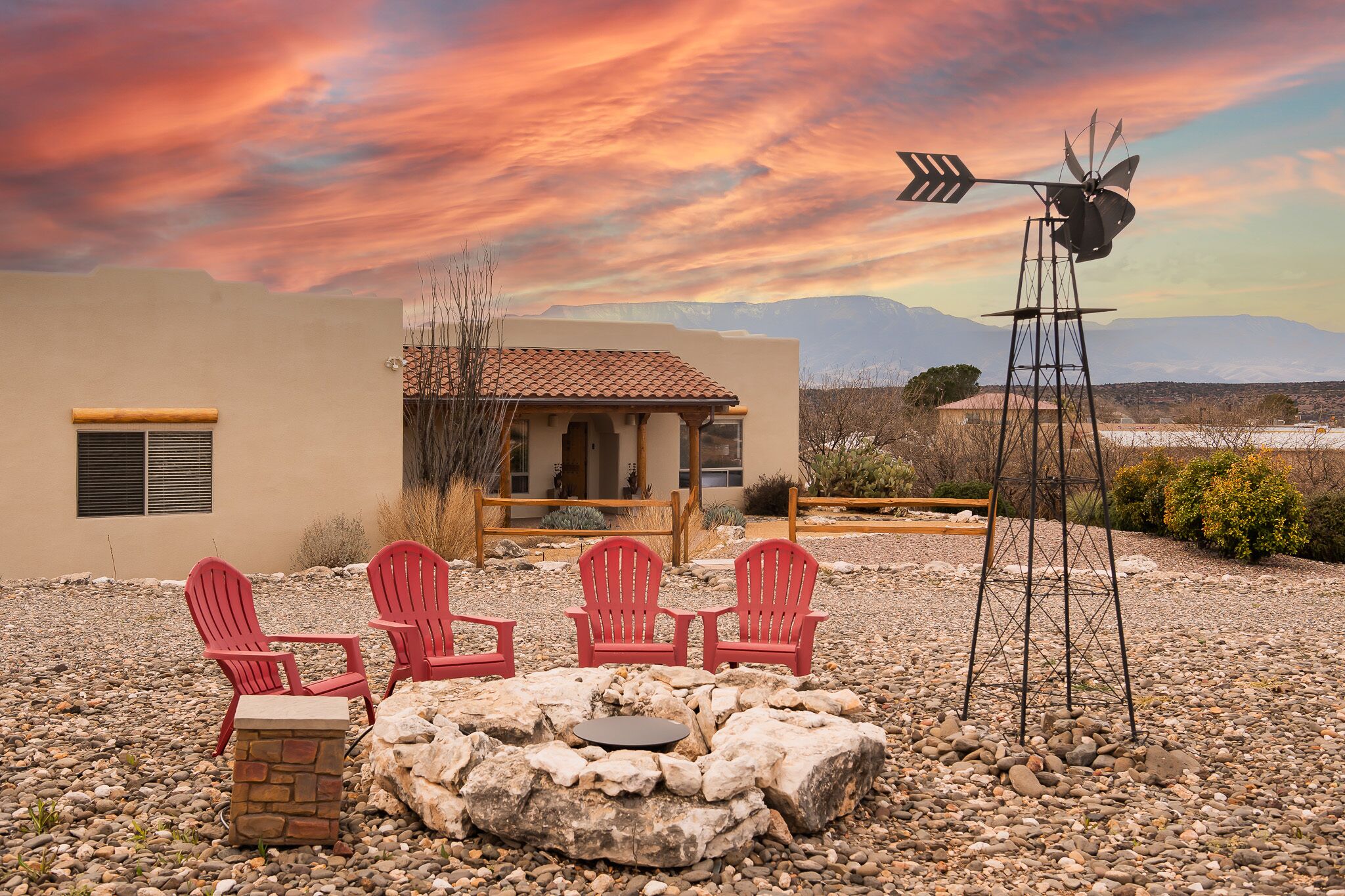 Hot Tub! 2 acre oasis near Sedona and Page Springs Wineries. Mountain View! 