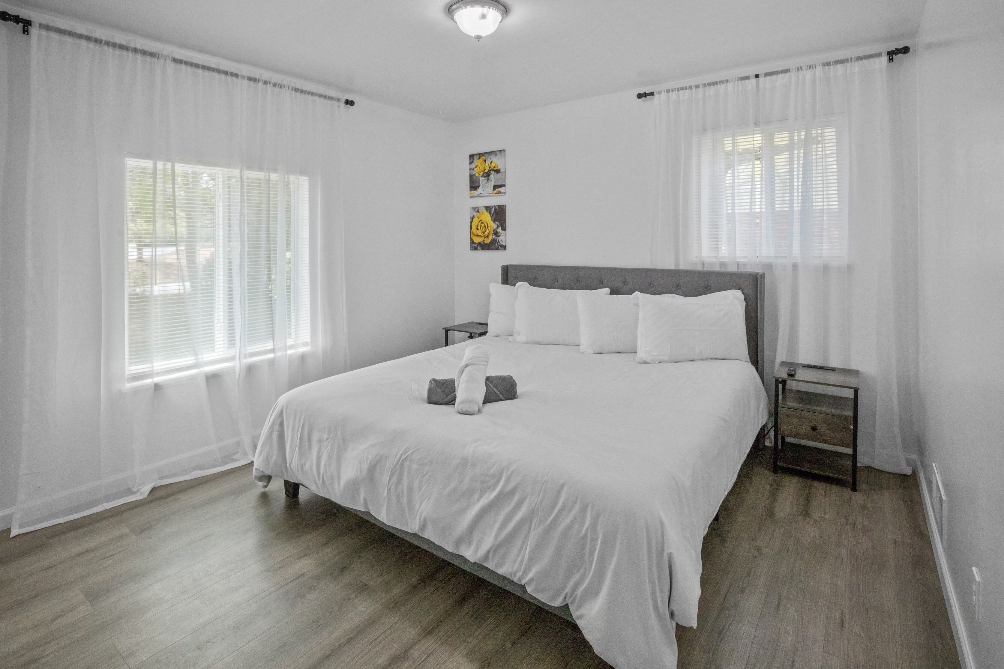 4 bedrooms, iron/ironing board, bed sheets