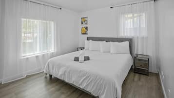 4 soverom, strykejern/-brett og sengetøy