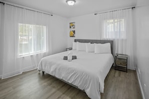 4 bedrooms, iron/ironing board, bed sheets - Four Bedroom Home Near Hartsfield Jackson Airport (Riverdale)