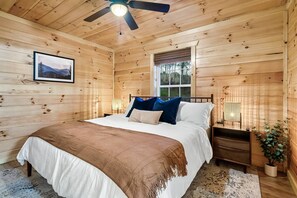 2 bedrooms, iron/ironing board, travel crib, free WiFi - Beautiful Smokeys Cabin! Mtn Views · Hot Tub · Game Room · Fire Pit · Coffee Bar (Sevierville)