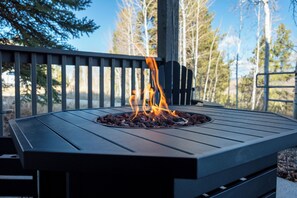 Property grounds - Remodeled Granby Ranch Condo - King Bed, Firepit, Walk to Lifts (Granby)